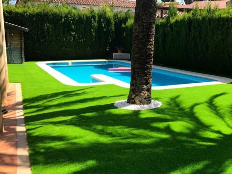cesped residencial piscina gran palmera
