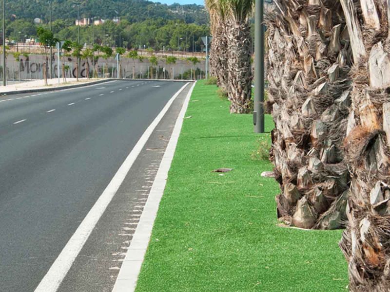 Césped residencial vías públicas